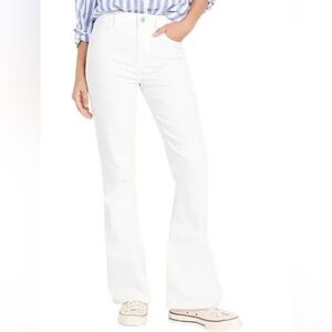 ⭐️ SALE $15 ⭐️ Old Navy WOW Regular Fit High Rise Flare Calla Lily White Jeans